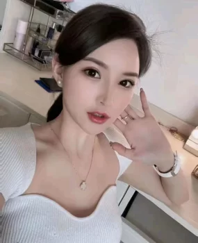 粉嫩多汁骚货